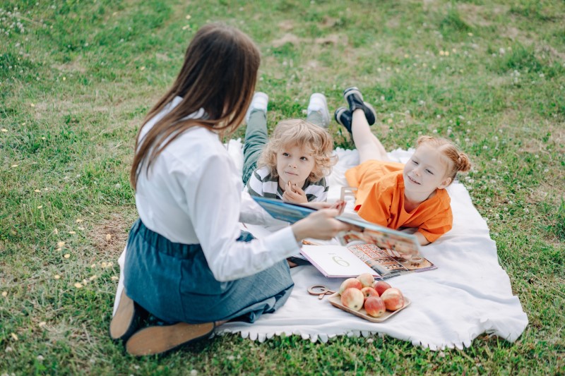 A family learning out of doors - Barefoot Days